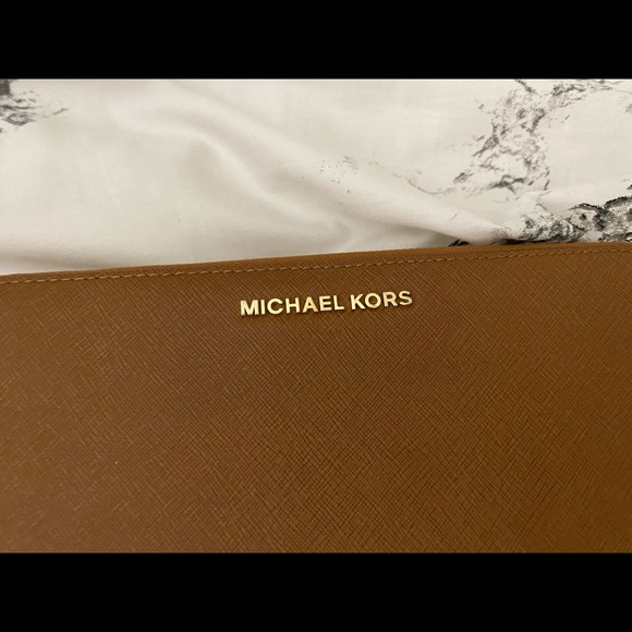 Michael Kors Continental Wallet - Picture 2 of 3